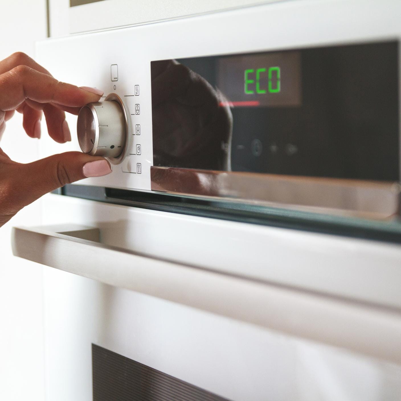 The choice of the eco mode of operation of the electric oven