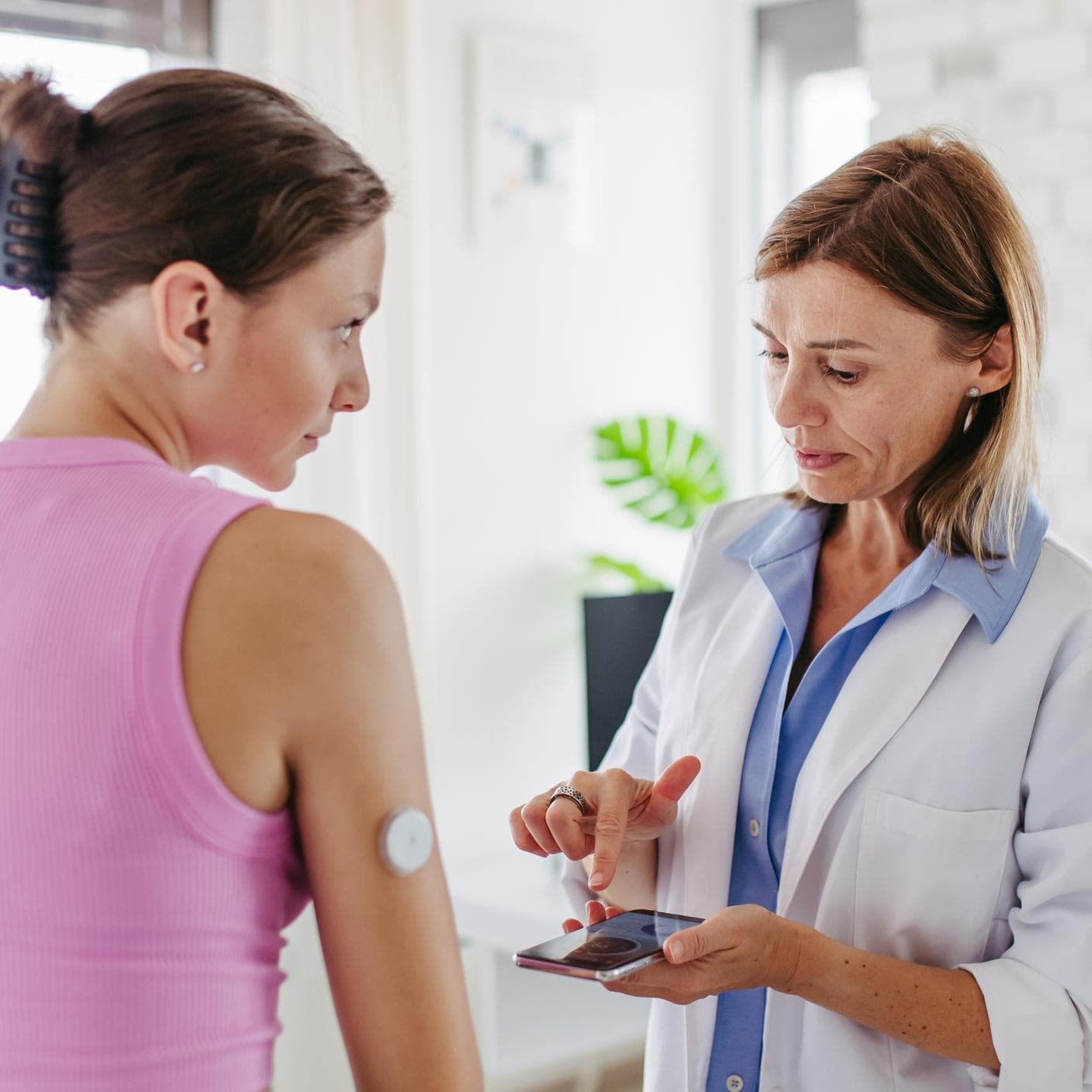 A medical expert doing a medical consultation