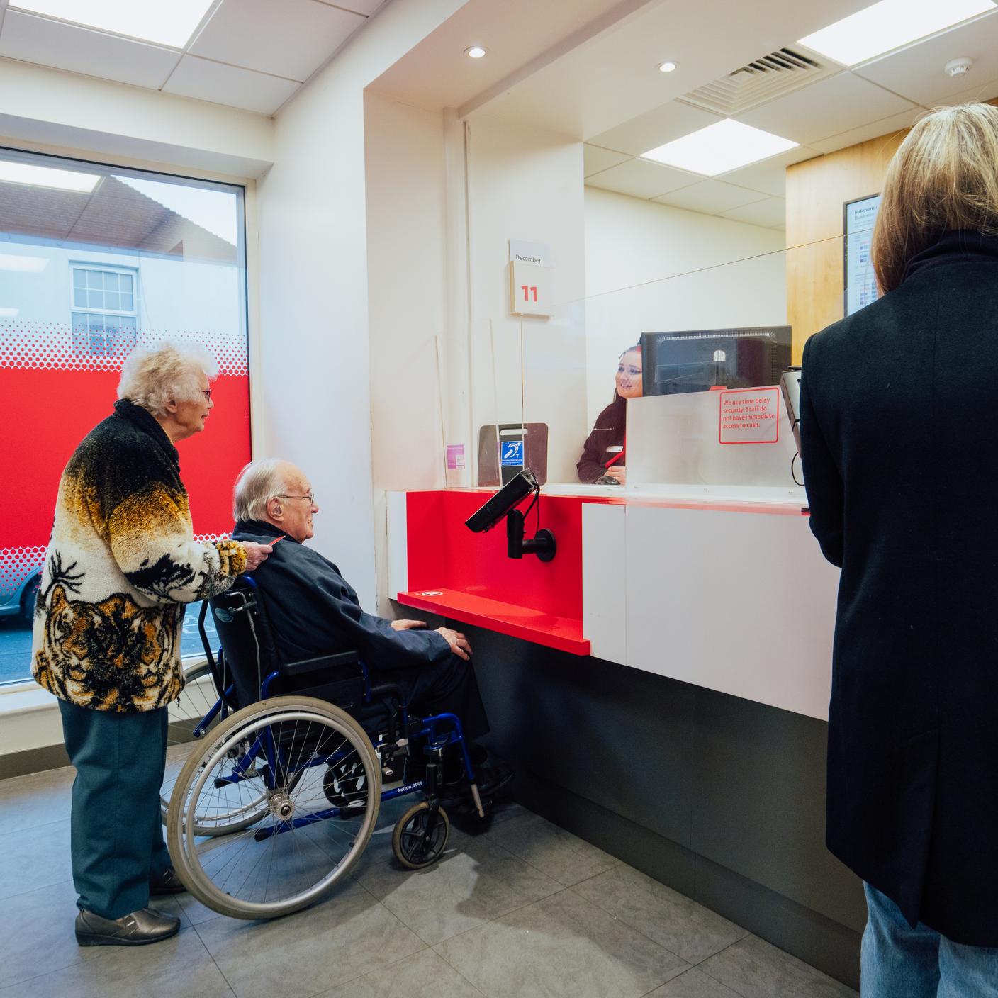 Old and vulnerable costumer at Santander desk